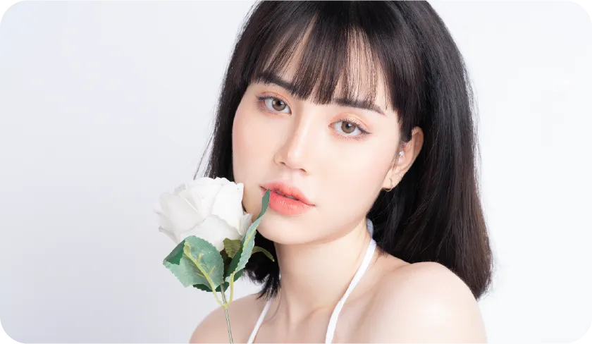 表情がこわばる・不自然になる